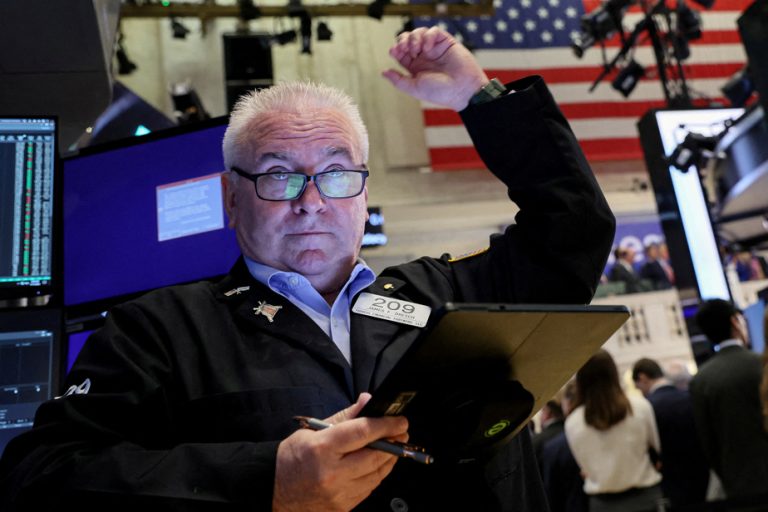 Wall Street up for eighth straight session, first since 2019