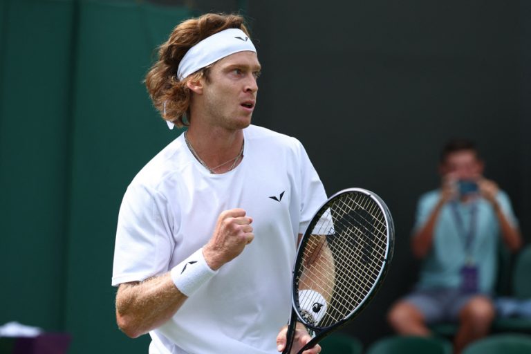 Wimbledon |  Andrey Rublev makes a successful comeback