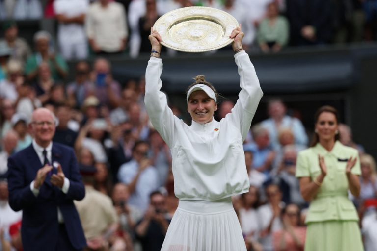 Wimbledon |  Ons Jabeur collapses, Marketa Vondrousova triumphs