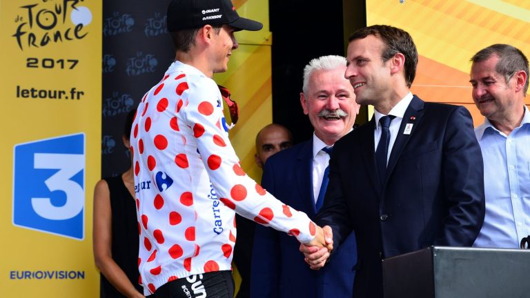 after the riots, Emmanuel Macron expected on the Tour de France