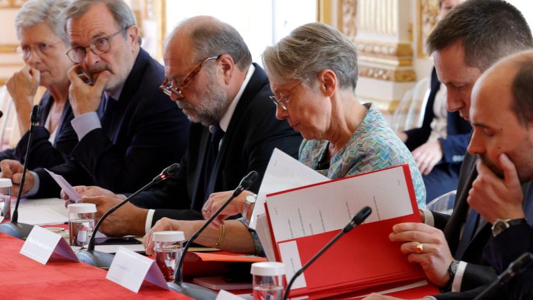 all these “little signs” which show that the “adjustments” are underway between the Elysée and Matignon