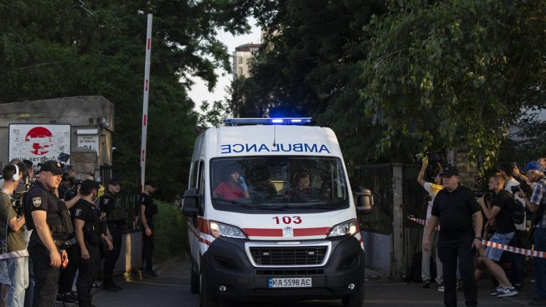 an explosion in a kyiv court leaves at least one dead and two injured