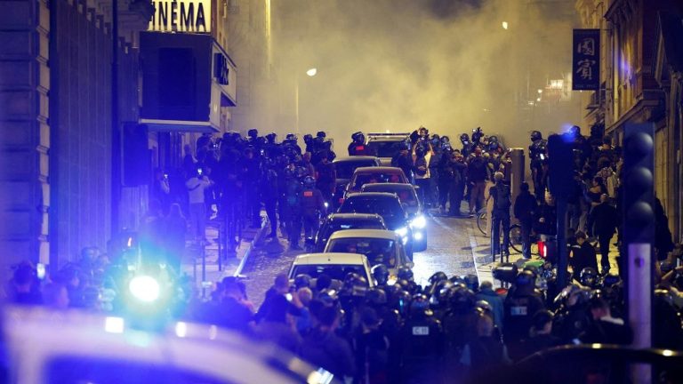 at least 719 arrests in France during a fifth night of riots, a figure down according to the Ministry of the Interior