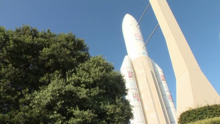 children from priority neighborhoods spend a night at the Cité de l’Espace