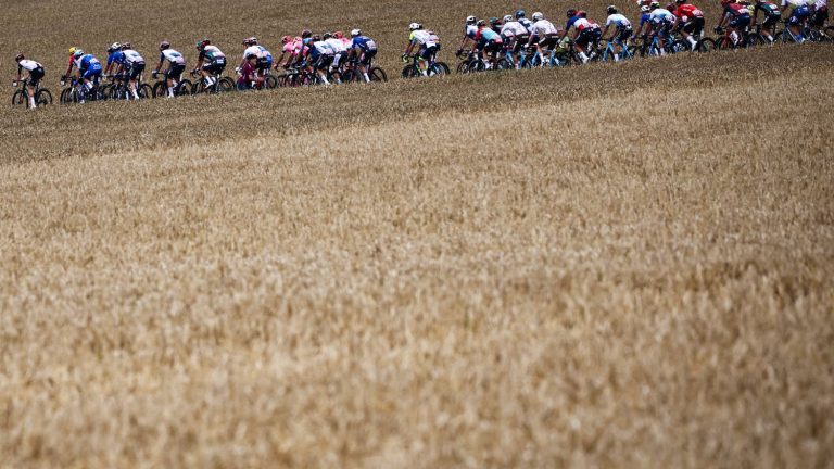 four minutes in advance for the French Cavagna accompanied by Powless and Boasson-Hagen… Follow the second stage