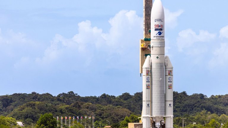 franceinfo junior.  How fast is the Ariane 5 rocket?