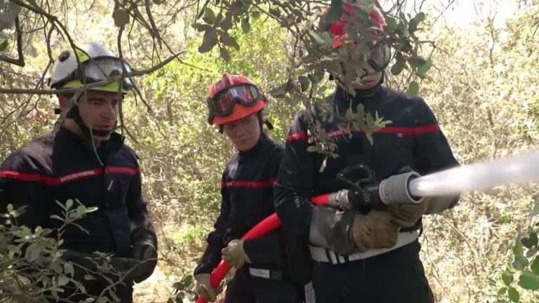 how do volunteer firefighters train for fires?