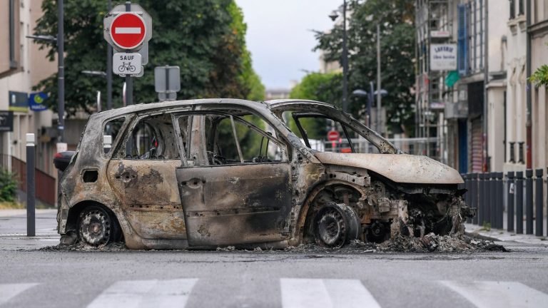 in Montreuil, the position of La France insoumise divides the inhabitants