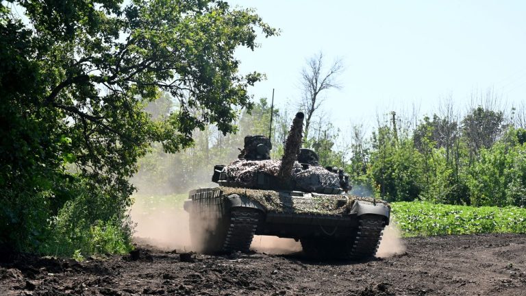 in Ukraine, the daily life of mechanics responsible for repairing army vehicles