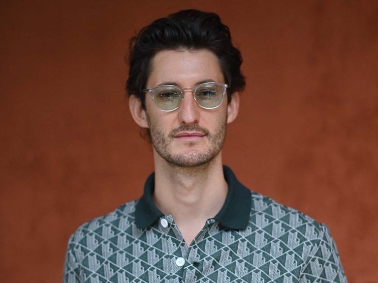 in the middle of promoting a film, Pierre Niney publishes a strange message on Instagram