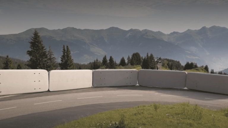 mattresses to secure the descent into the Col de la Loze