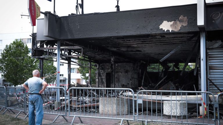 near Rouen, the municipality of Darnétal introduces a curfew until the end of July for minors under 16