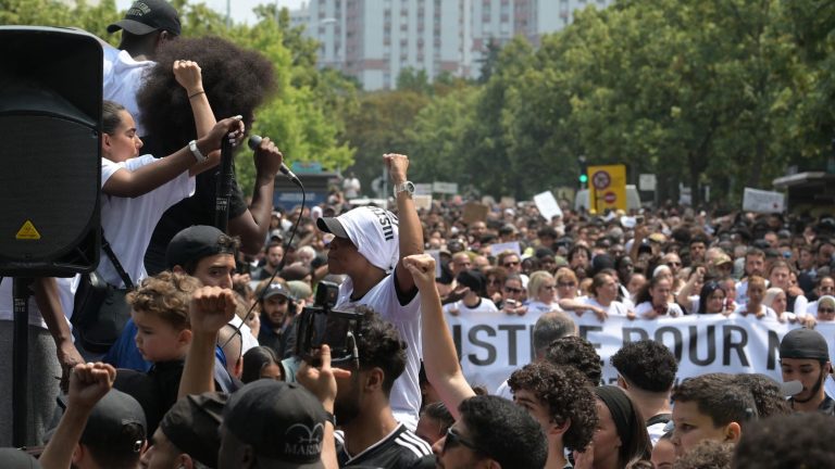 the Paris police prefecture bans the planned rally in Place de la République on Saturday