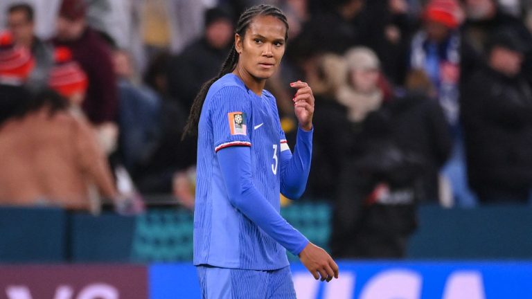 the captain of the Blue Wendie Renard had exams after feeling pain in a calf