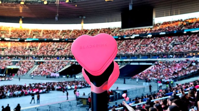 the pink and black wave of the K-pop group Blackpink is sweeping over the Stade de France