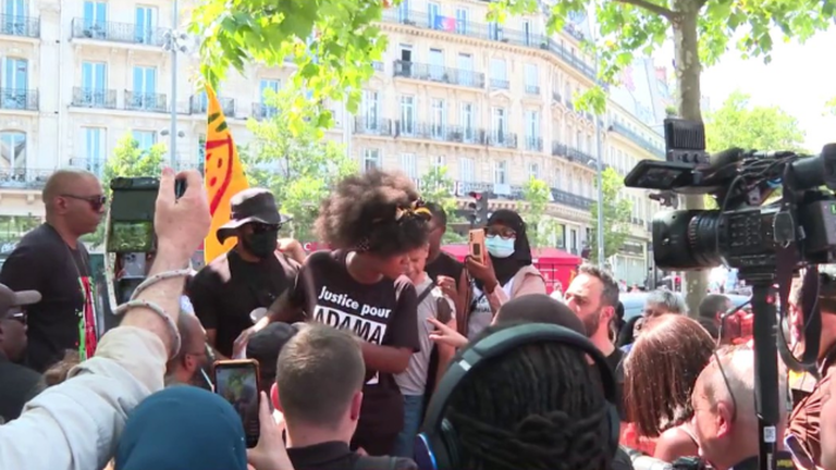 the procession finally set off in Paris