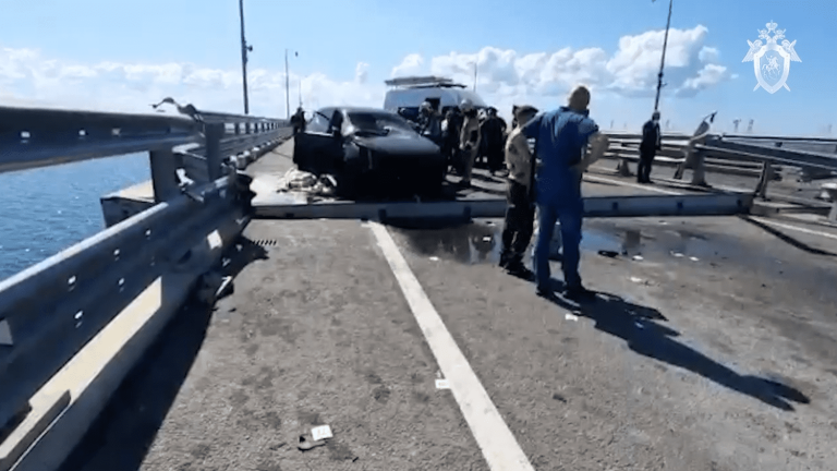 what we know about the new attack on the Crimean bridge, nine months after a previous explosion