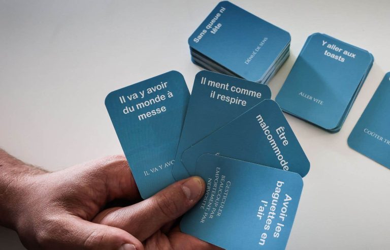 A card game to demystify Quebec expressions