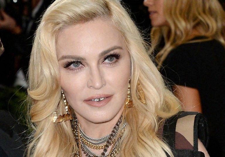 A former “Star Academy” candidate today denounces Madonna’s behavior on set!