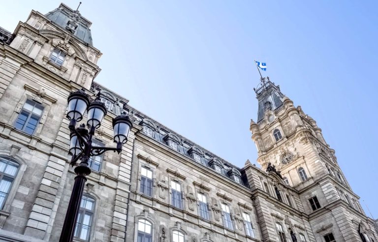 A parliamentary start marked by important bills in Quebec