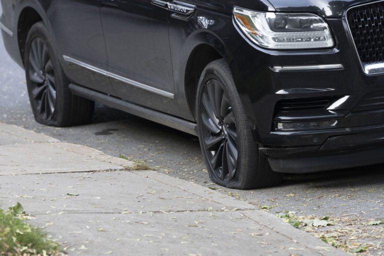 Action by an environmentalist group |  The tires of dozens of SUVs deflated in Outremont