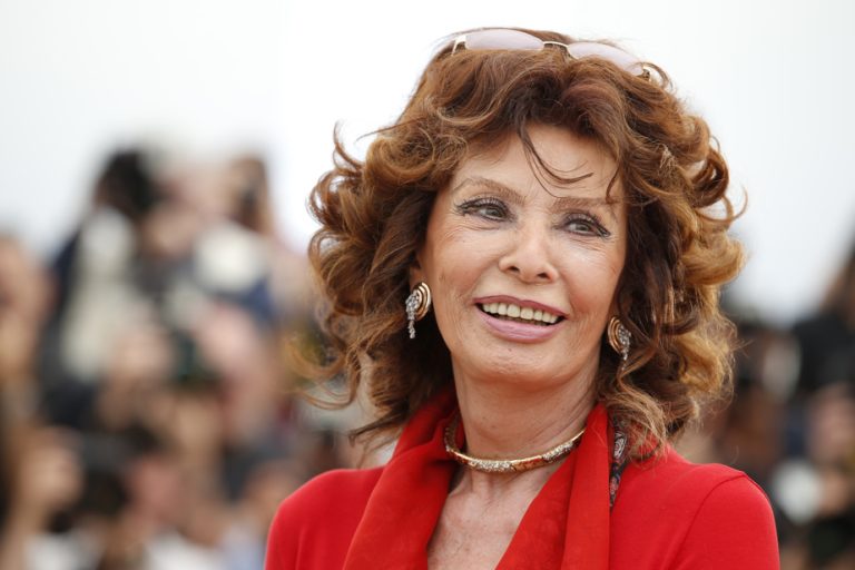 After a fall and an operation |  Sophia Loren recovering