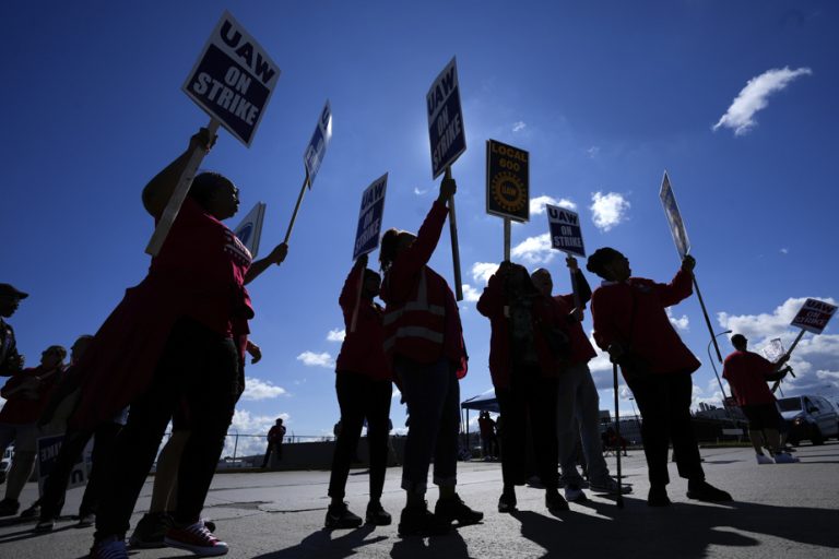 Agreement ratified at Ford, Canada avoids strike