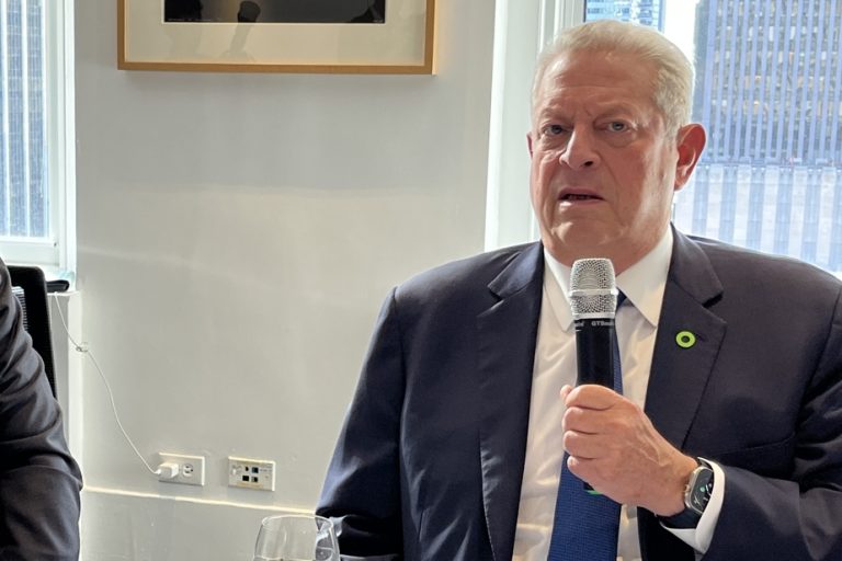 Al Gore ranks Legault among the “heroes” of the climate fight