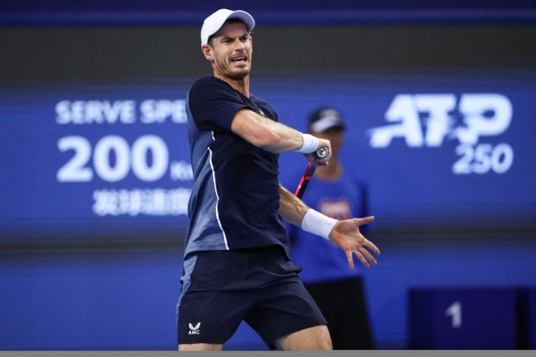 Andy Murray wins on his return to China