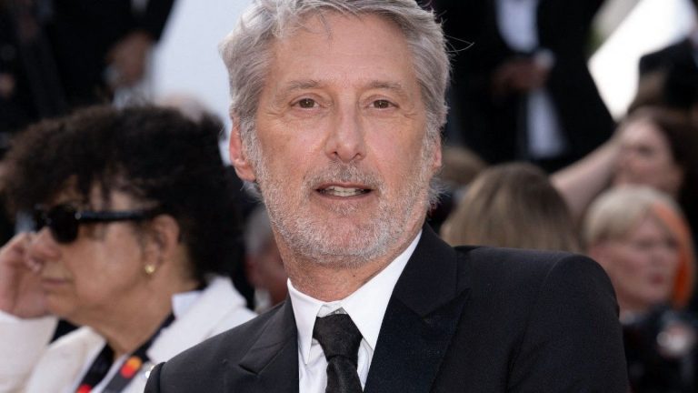 Antoine de Caunes refuses to host the Césars again and hopes to be replaced by Jean Dujardin and his “controversies”!