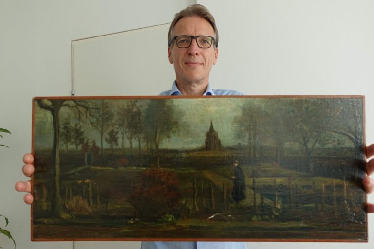 Art detective recovers stolen Van Gogh