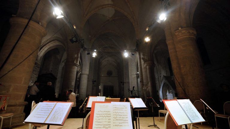 Baritone Alejandro Meerapfel died on stage of a heart attack at the Ambronay festival