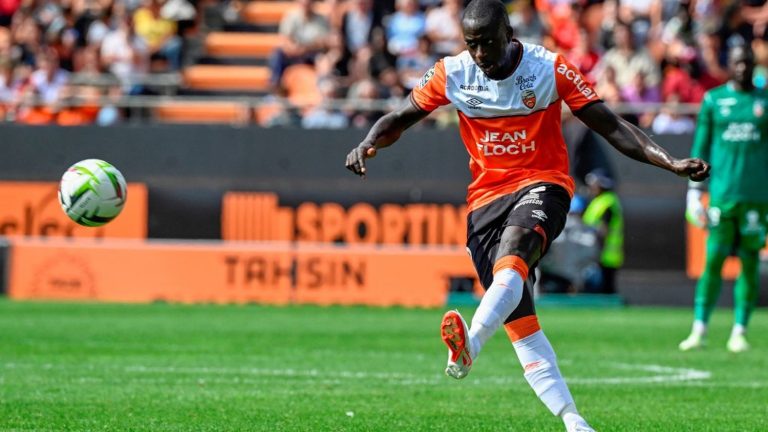 Benjamin Mendy given a standing ovation for his return to the field with Lorient, more than two years after his last match