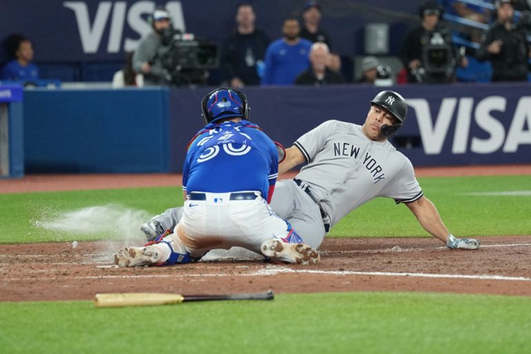 Blue Jays lose 2-0 to Yankees