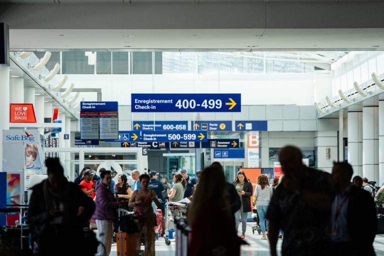 Border control |  Computer outage at Montreal-Trudeau airport