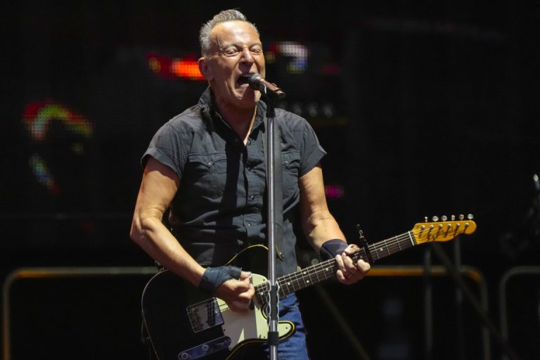 Bruce Springsteen postpones all his 2023 shows