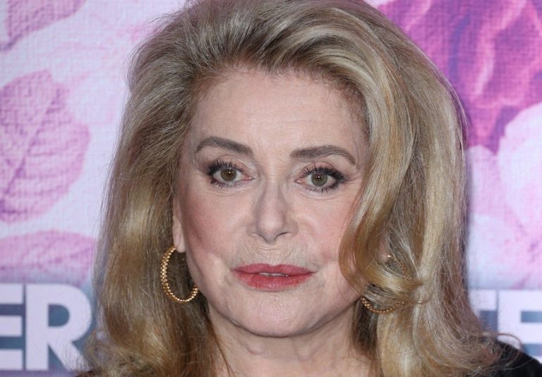 Catherine Deneuve hates social networks and says she has not received any messages or comments from Claude Chirac!