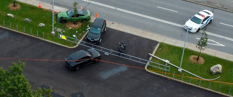 Caught by the green BMW, the two pedestrians are doing better