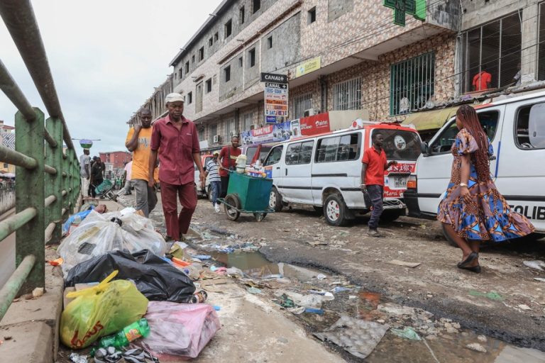 Coup d’état |  The United States suspends part of its aid to Gabon