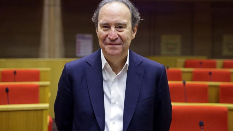 Czech businessman Daniel Kretinsky sells his shares in the newspaper “Le Monde” to billionaire Xavier Niel