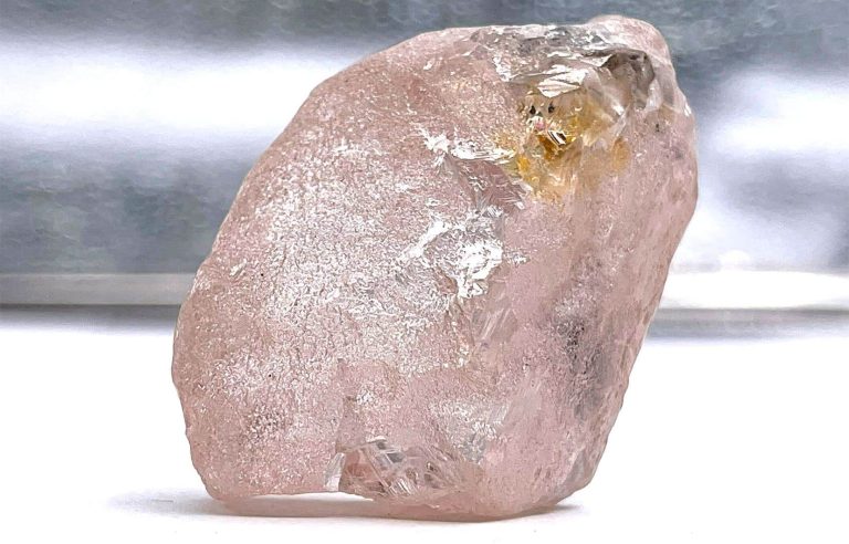 Discovery of the secret of the rarity of pink diamonds