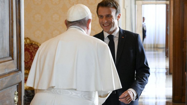 Emmanuel Macron will attend the mass which will be celebrated by Pope Francis at the Vélodrome stadium in Marseille on September 23, confirms the Elysée