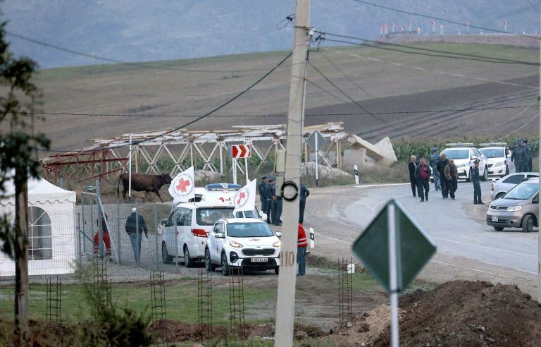 First refugees fleeing Nagorno-Karabakh arrive in Armenia