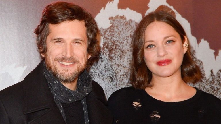 Guillaume Canet lets loose and shouts his love to Marion Cotillard on the set of Laurent Delahousse!