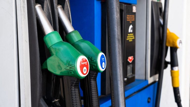 INFOGRAPHICS.  Unleaded 98 at more than 2 euros, diesel above 1.90 euros… How fuel prices have increased at the pump