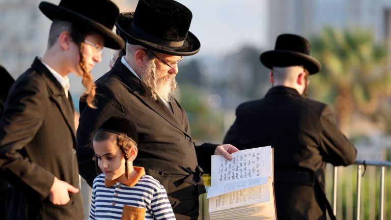 In Israel, Jewish holidays marked by clashes between secularists and religious people