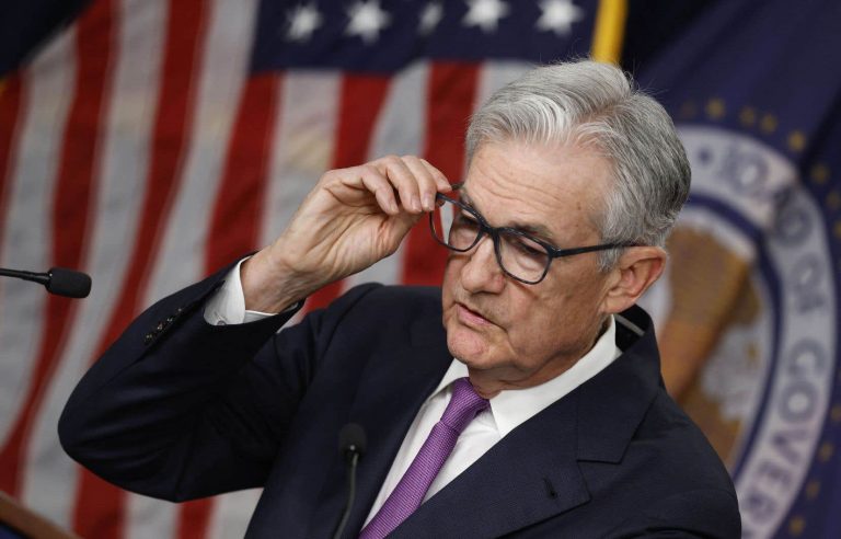 In the United States, the Fed keeps its rates stable, but anticipates a further increase