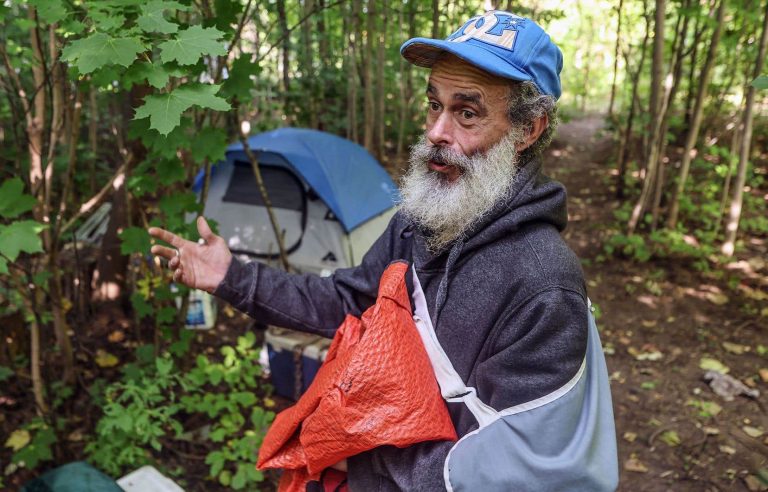 Itinerant campers once again evicted from a wooded area in the Ahuntsic district