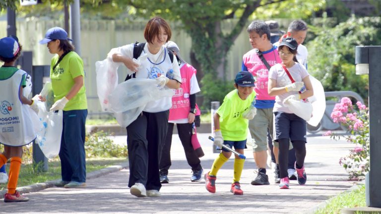 Japan organizes the first SpoGomi World Cup, waste collection