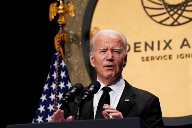 Joe Biden accuses “extremist Republicans” of wanting budgetary paralysis